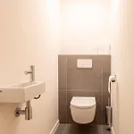 Апартаменти Brand New With 2 Bedrooms
